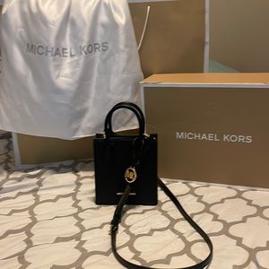 🩷 SOLD 🩷 Michael Kors Crossbody in black